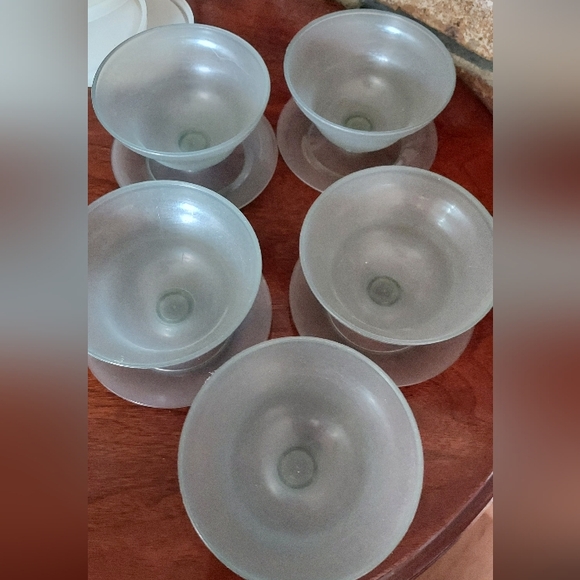 Vintage Tupperware 4 Pudding Parfait Dessert Cups With Pedestals Lids - Picture 5 of 11
